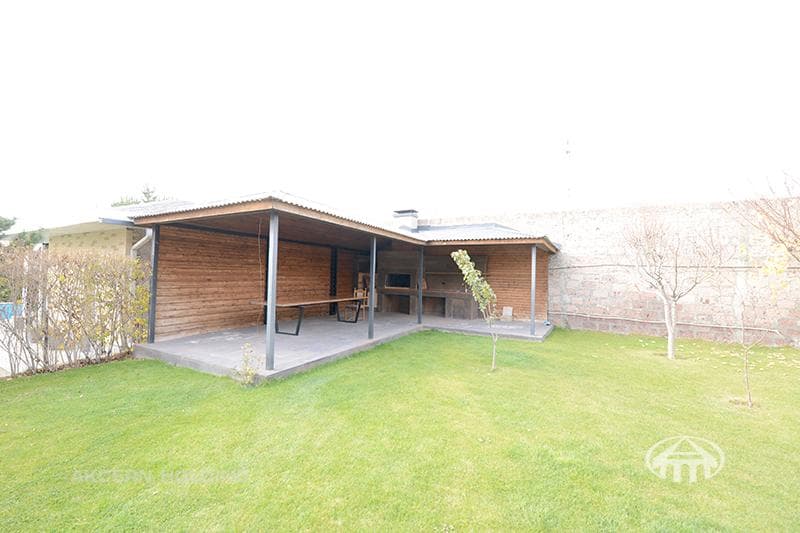 Mansion · 6 rooms · 689 m² · Vahagni