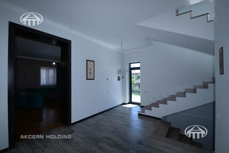 Особняк · 5 комн. · 380 м² · Аван