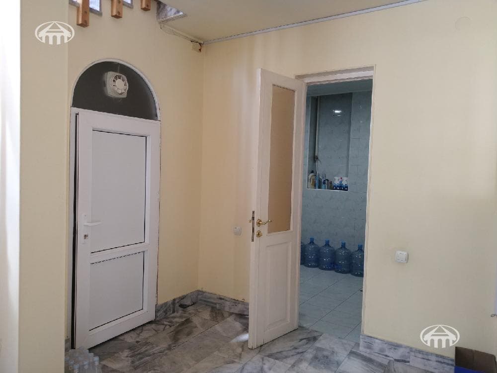 Գրասենյակ · 218 մ² · Կենտրոն