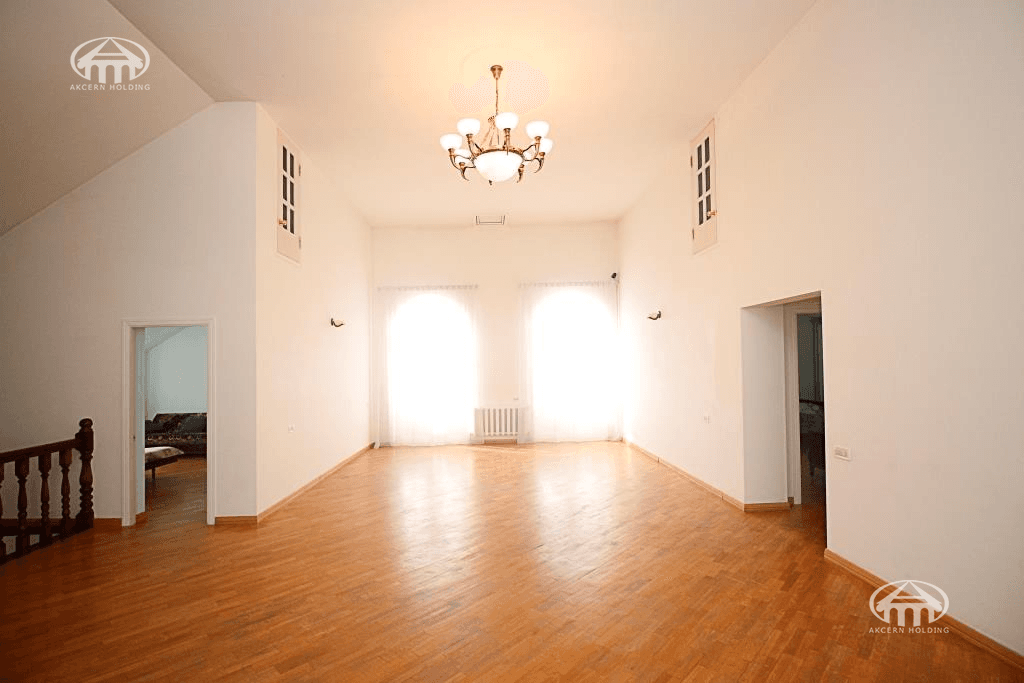 Дом · 8 комн. · 675 м² · Арабкир