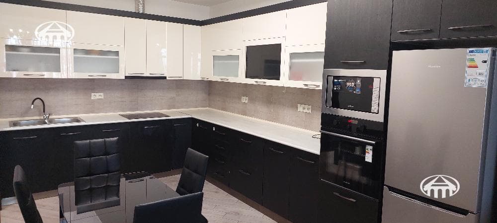 Apartment · 3 rooms · 104 m² · Kentron