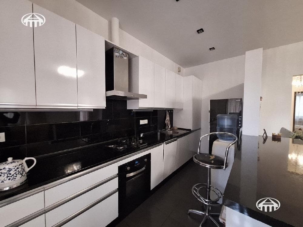 Apartment · 3 rooms · 76 m² · Kentron