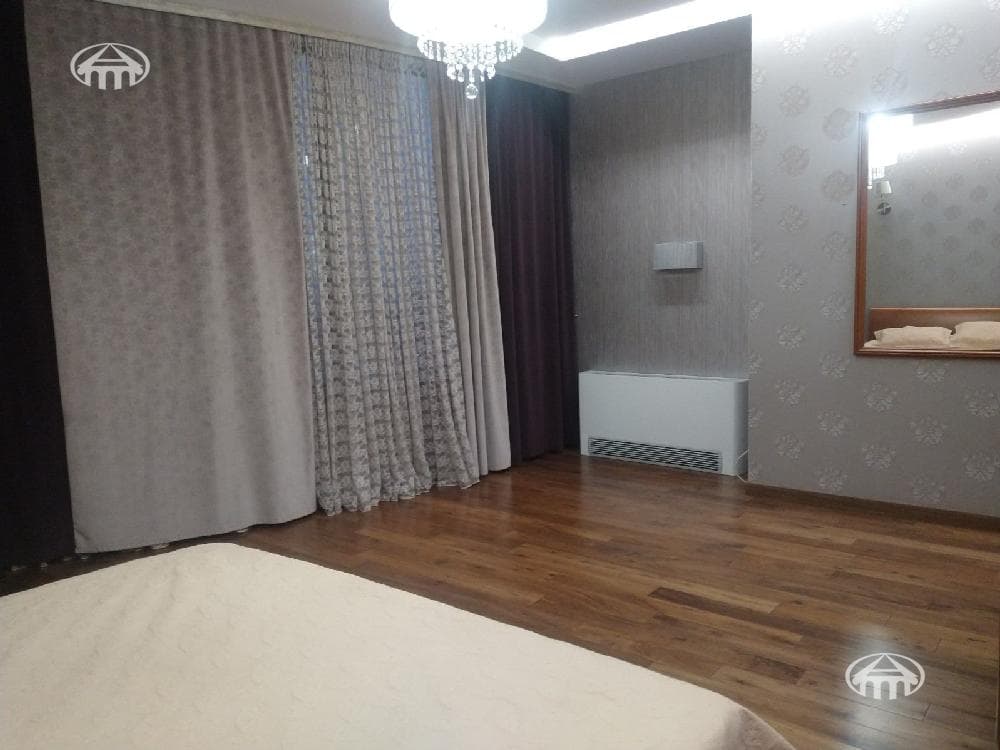 Квартира · 4 комн. · 200 м² · Кентрон