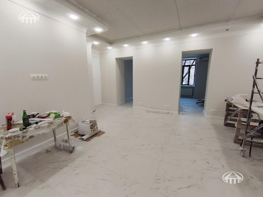 Apartment · 3 rooms · 79 m² · Kentron