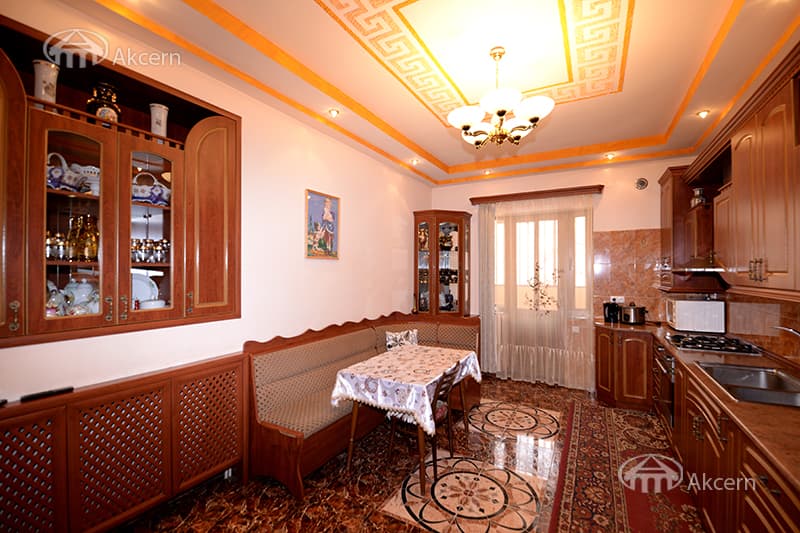 Квартира · 5 комн. · 251 м² · Арабкир
