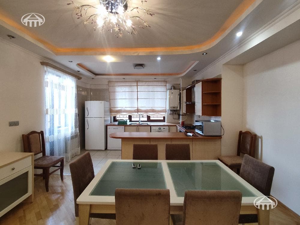 Квартира · 3 комн. · 90 м² · Арабкир