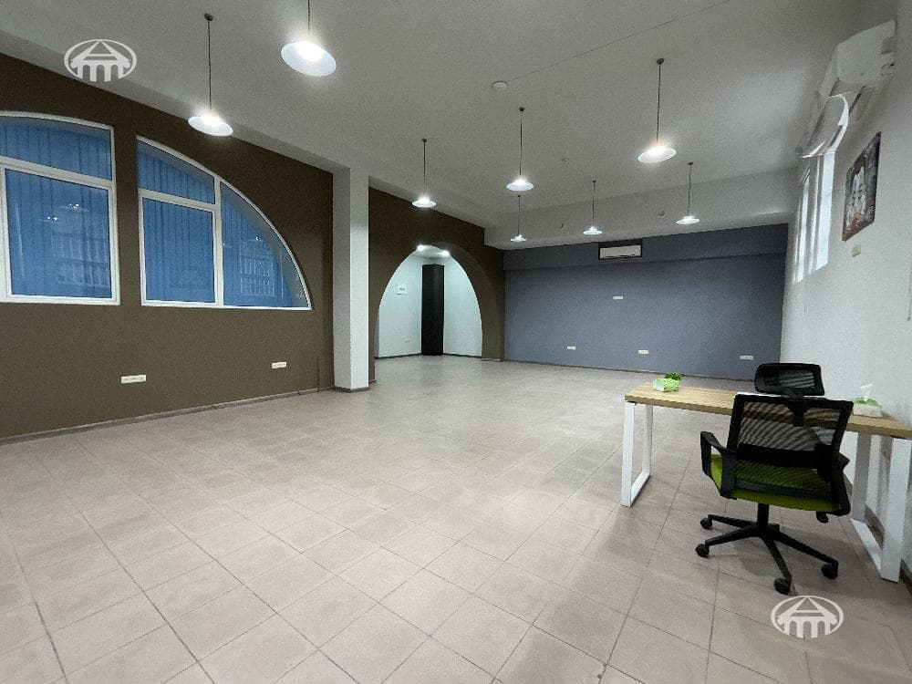 Office · 190 m² · Kentron