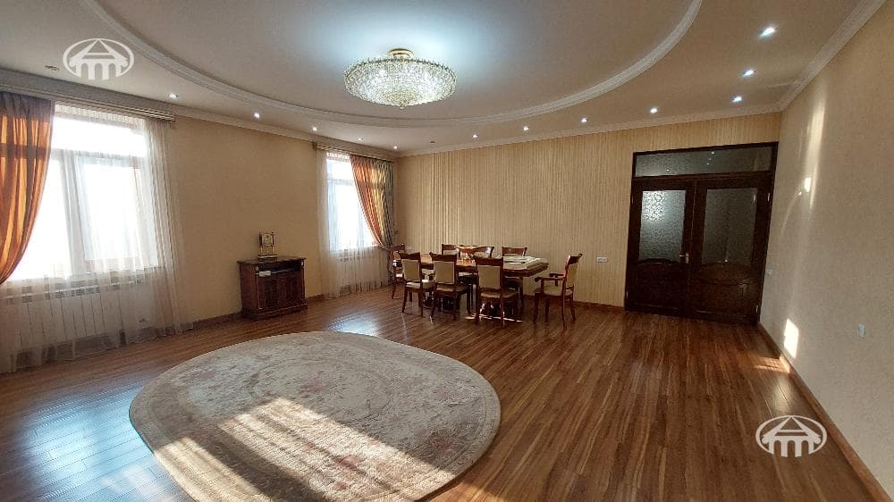 House · 6 rooms · 345 m² · Kanaker-Zeytun