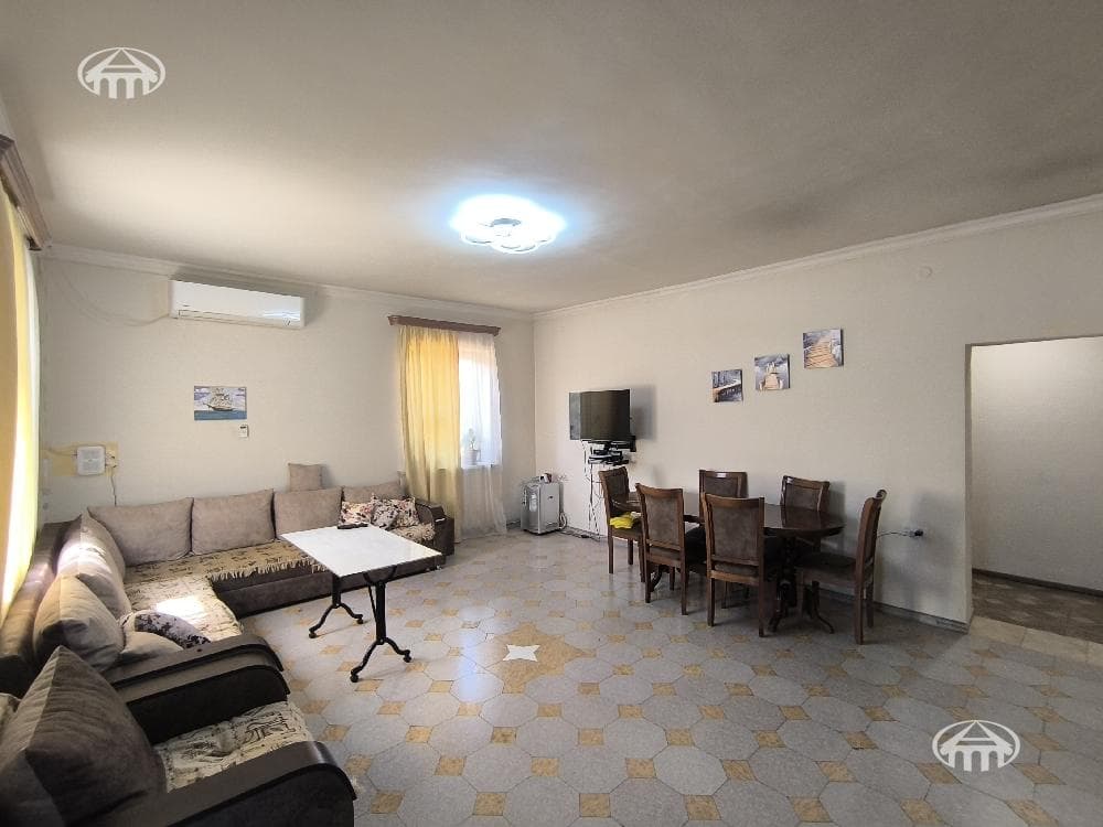 Mansion · 4 rooms · 104 m² · Arinj