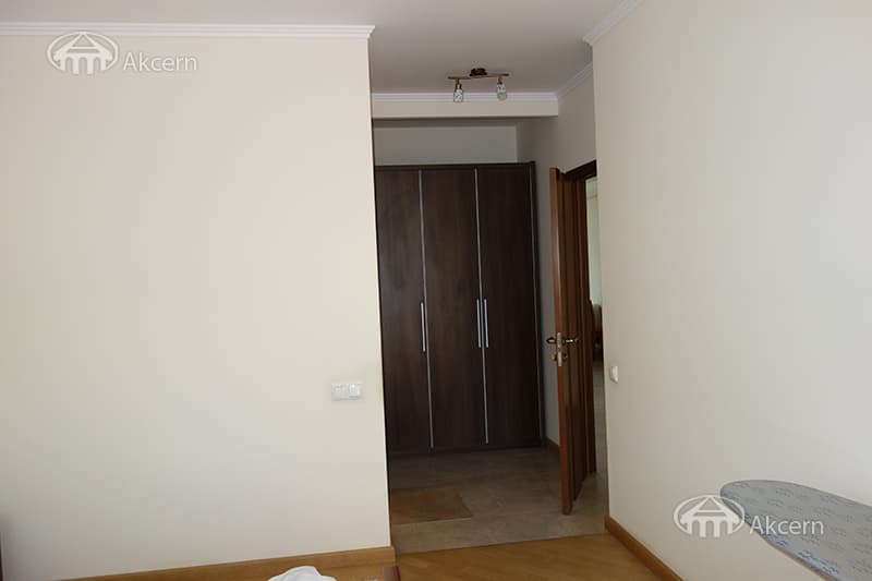 Apartment · 4 rooms · 135 m² · Kentron