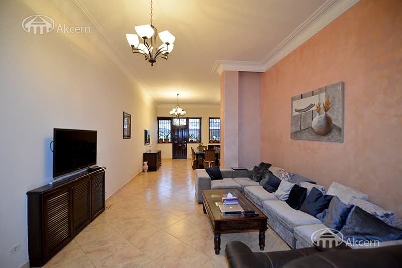 House · 6 rooms · 425 m² · Arabkir