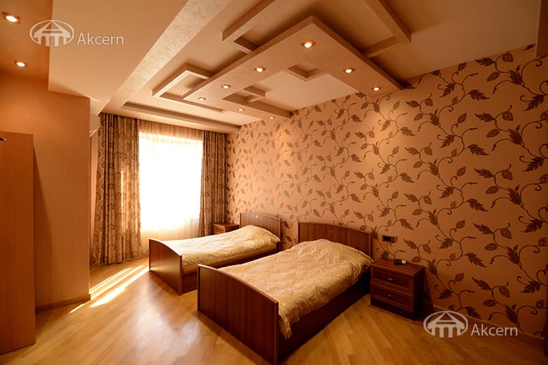 Apartment · 4 rooms · 192 m² · Kentron