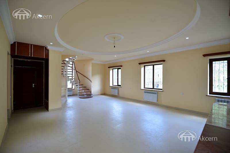 Загородный дом · 5 комн. · 249 м² · Раздан