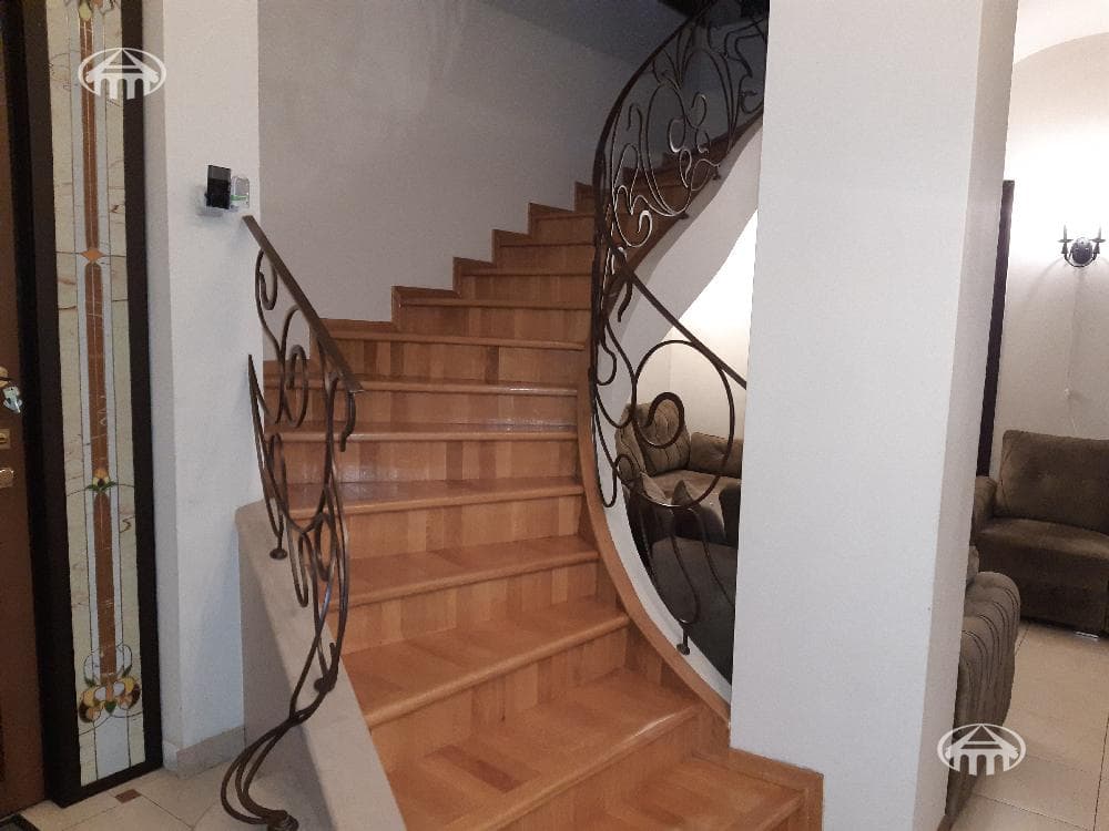 Дом · 5 комн. · 392 м² · Кентрон