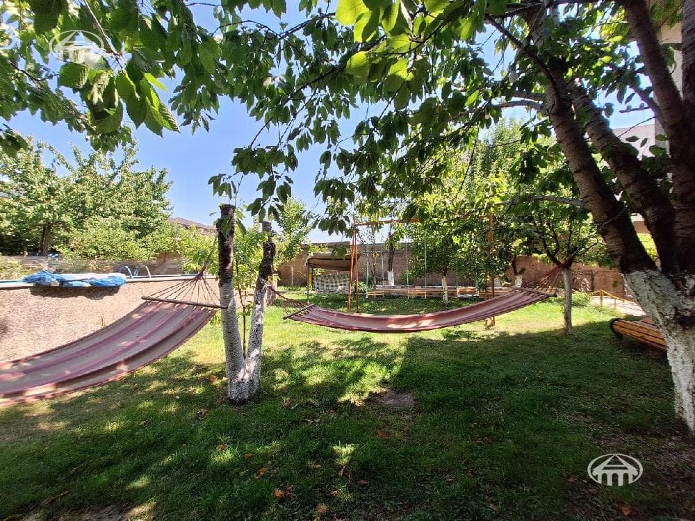 Commercial property · 440 m² · Jrvej