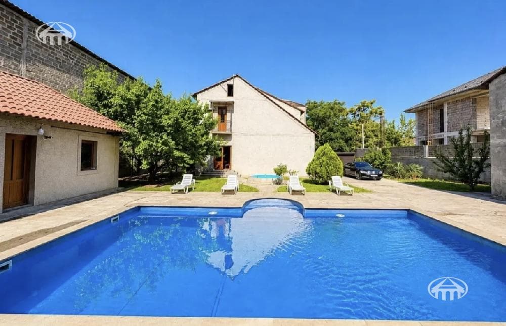 Mansion · 6 rooms · 348 m² · Kentron