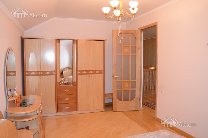 House · 6 rooms · 250 m² · Arabkir