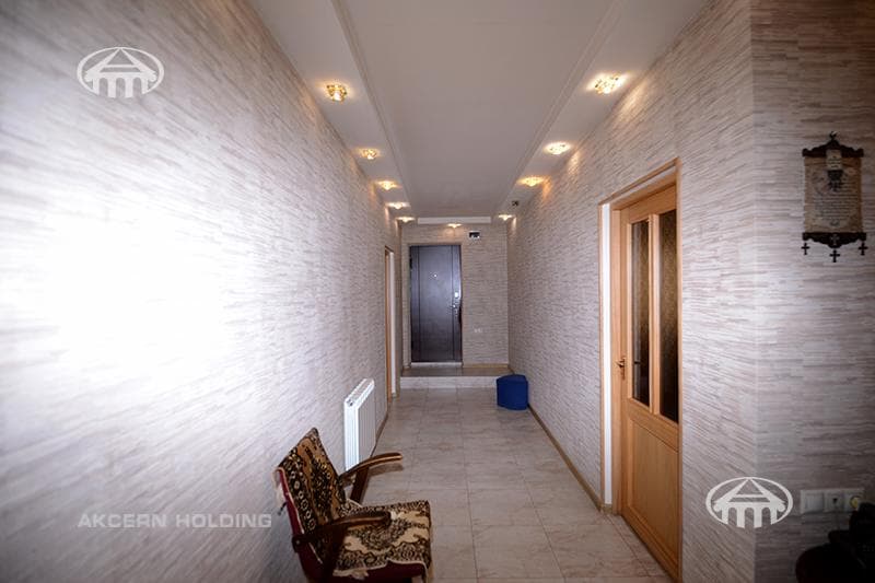 House · 5 rooms · 162 m² · Kentron