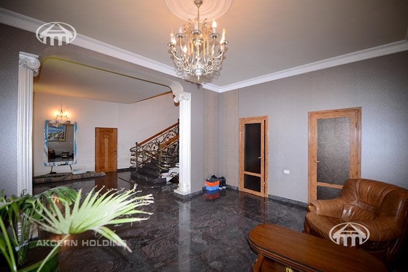 Mansion · 9 rooms · 671 m² · Arabkir