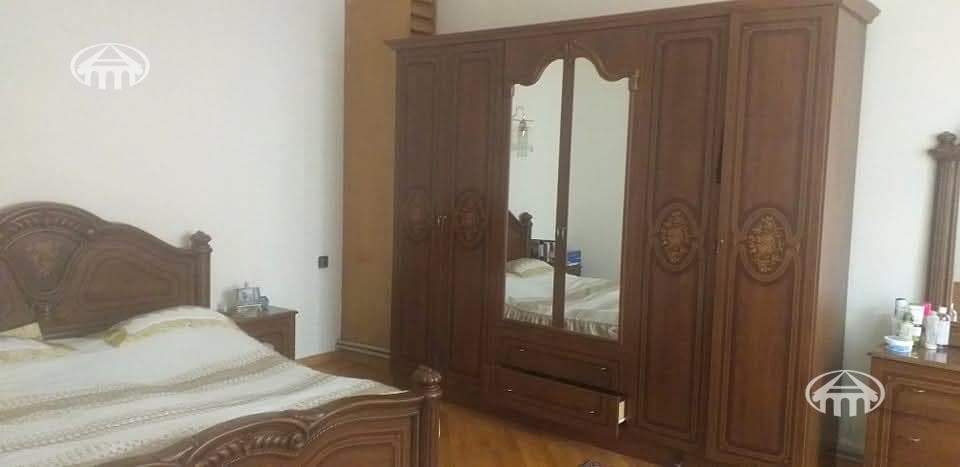 House · 6 rooms · 428 m² · Arabkir