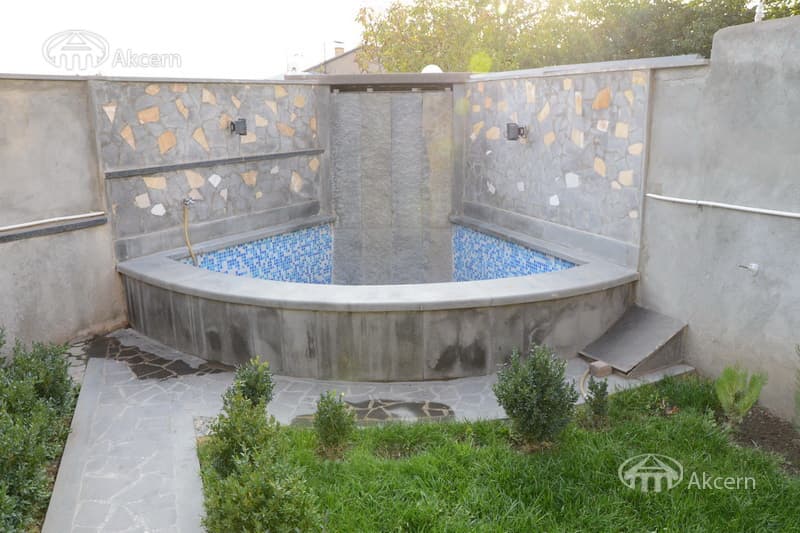 House · 6 rooms · 250 m² · Arabkir