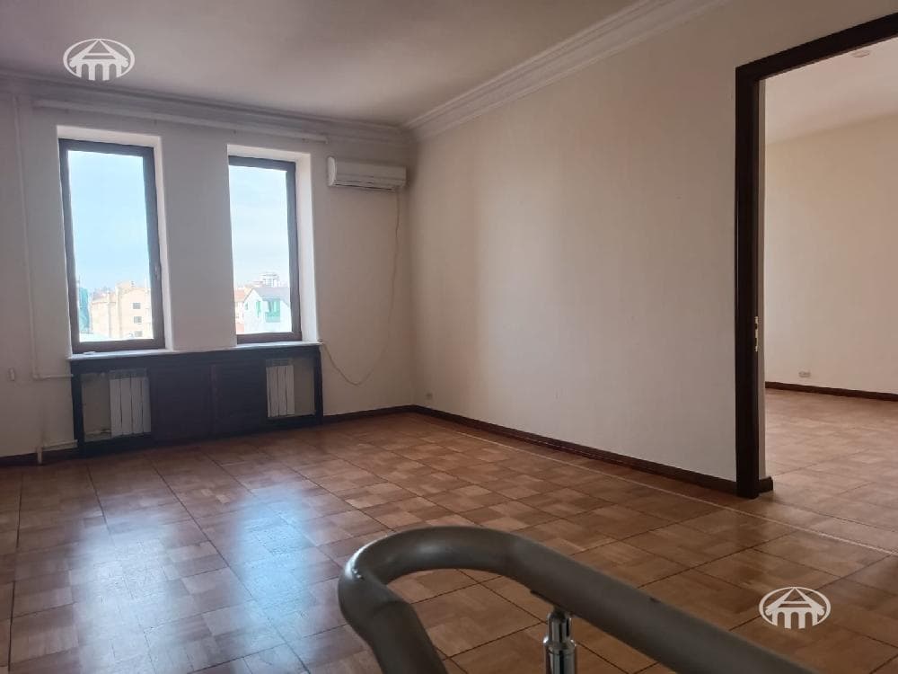 Առանձնատուն · 7 սեն. · 517 մ² · Կենտրոն