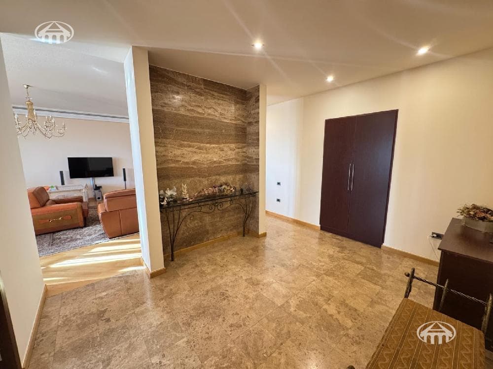 Apartment · 4 rooms · 166 m² · Kentron