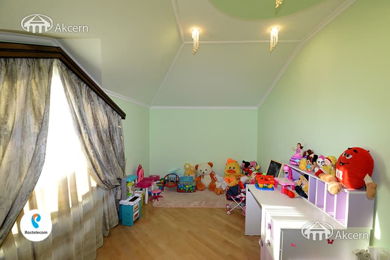Առանձնատուն · 5 սեն. · 245 մ² · Կենտրոն