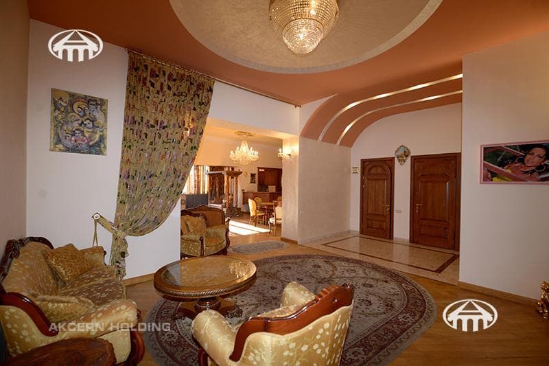 Apartment · 4 rooms · 288 m² · Kentron