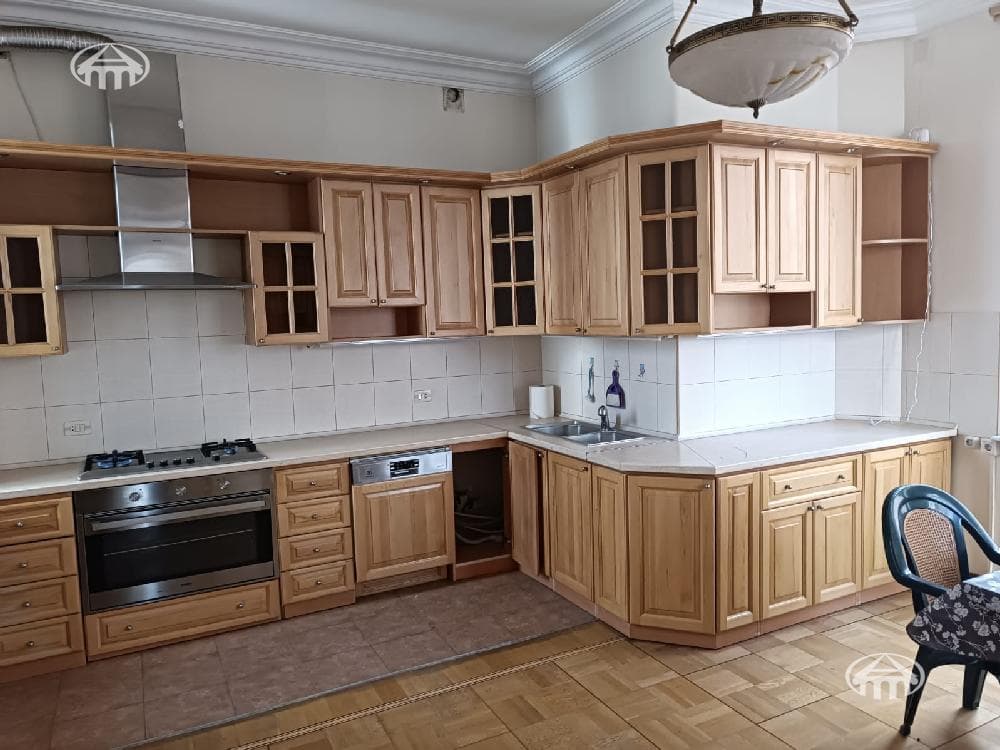 Առանձնատուն · 7 սեն. · 517 մ² · Կենտրոն
