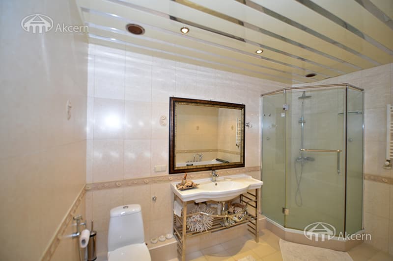 Квартира · 4 комн. · 173 м² · Кентрон