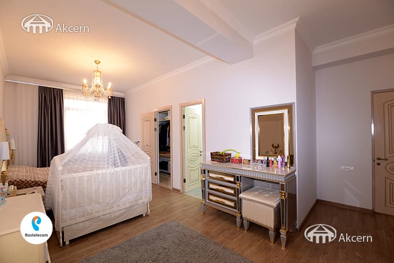 Дом · 5 комн. · 290 м² · Аван