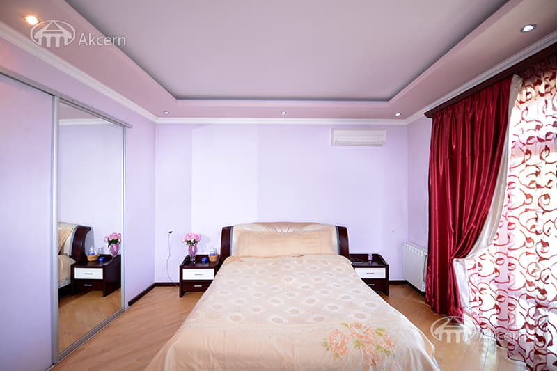 Дом · 5 комн. · 342 м² · Давташен