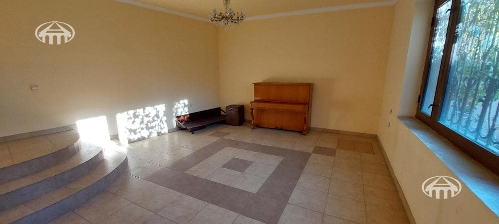 Офис · 300 м² · Кентрон