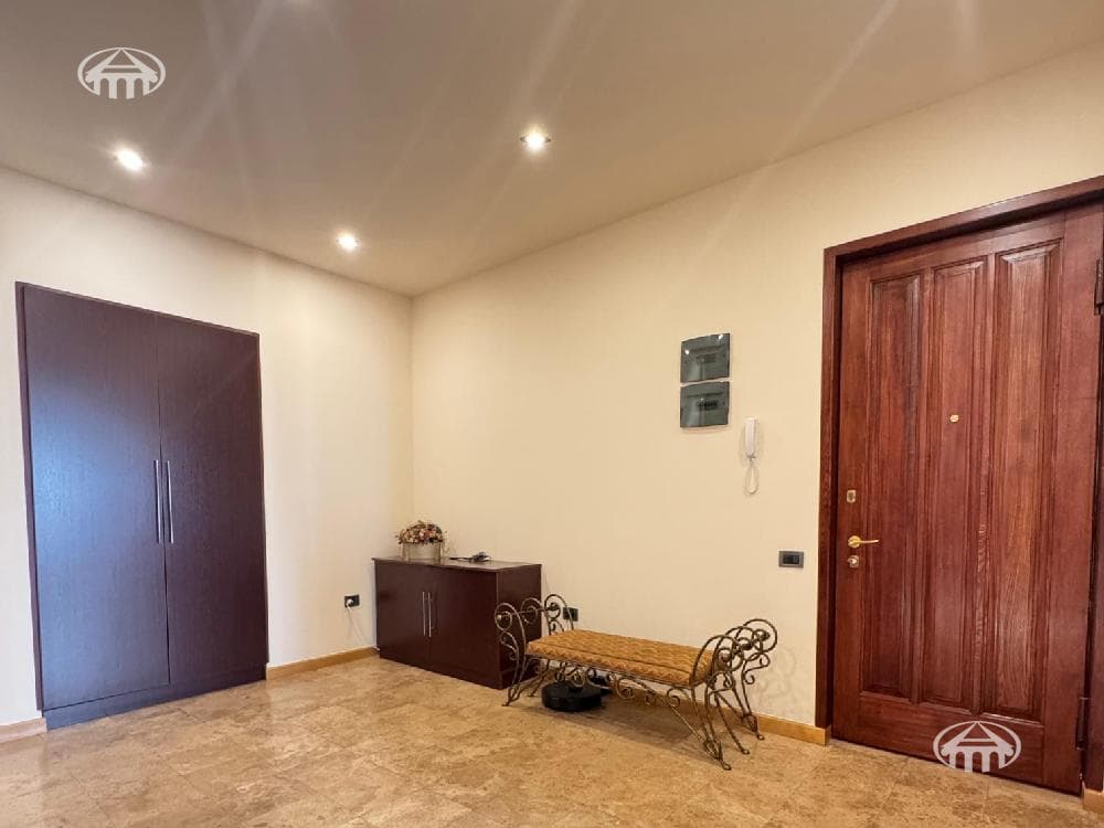 Apartment · 4 rooms · 166 m² · Kentron