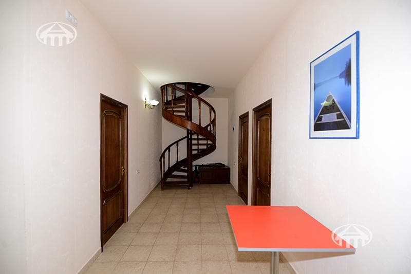 House · 6 rooms · 273 m² · Arabkir