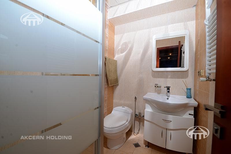 Apartment · 5 rooms · 298 m² · Kentron
