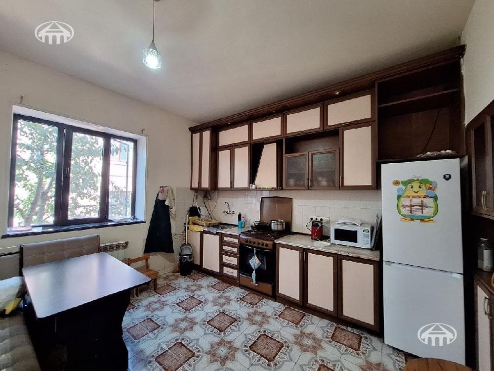 Commercial property · 440 m² · Jrvej