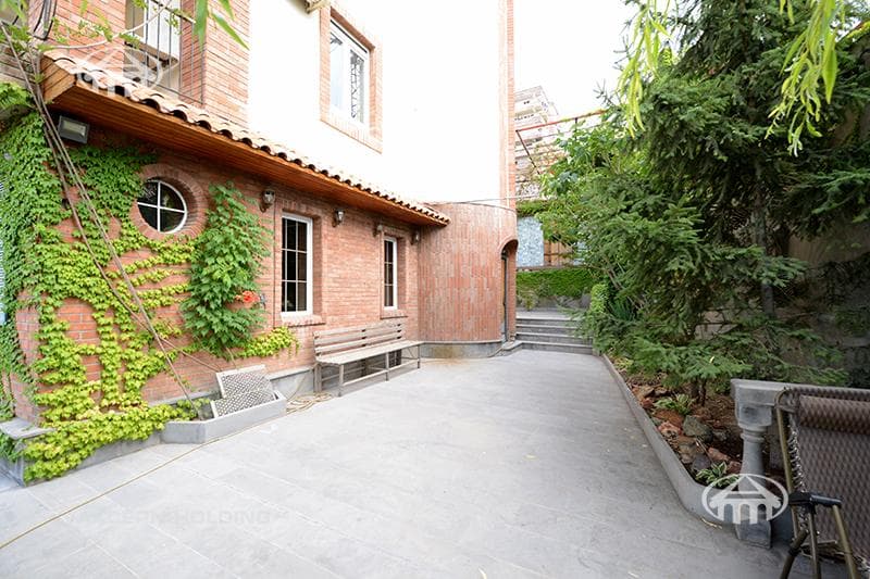 Mansion · 8 rooms · 390 m² · Arabkir