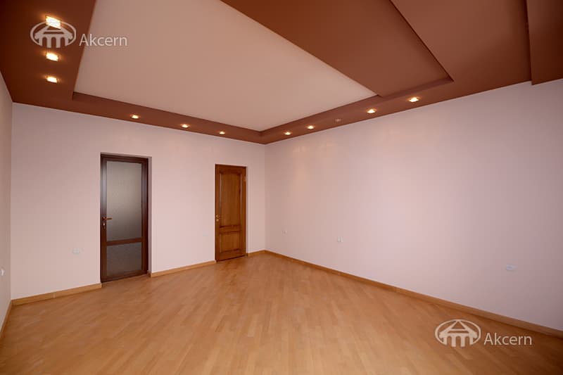 Mansion · 6 rooms · 347 m² · Kentron
