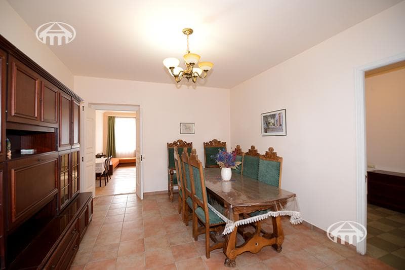 House · 6 rooms · 273 m² · Arabkir