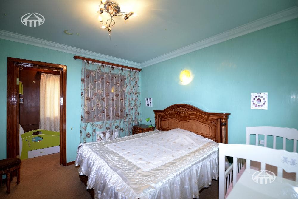 Սեփական տուն · 4 սեն. · 285 մ² · Էրեբունի
