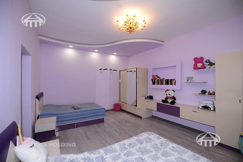 House · 4 rooms · 185 m² · Arabkir