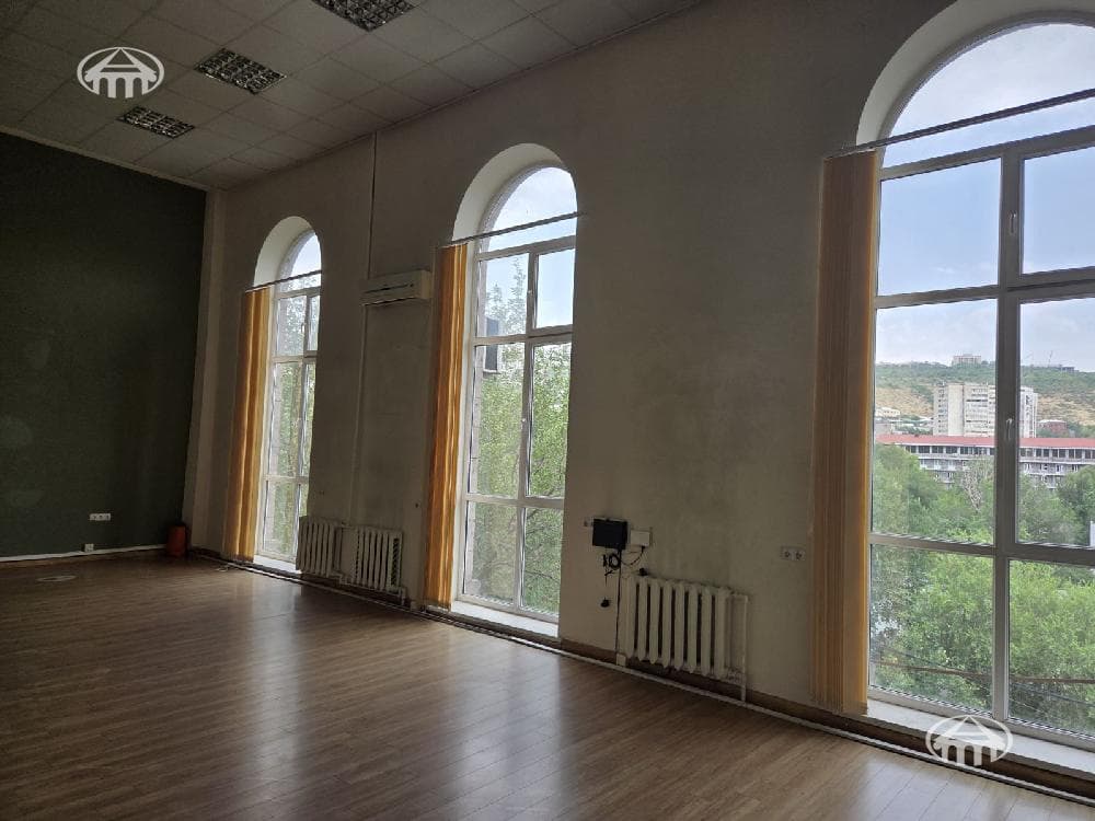 Office · 107 m² · Kentron