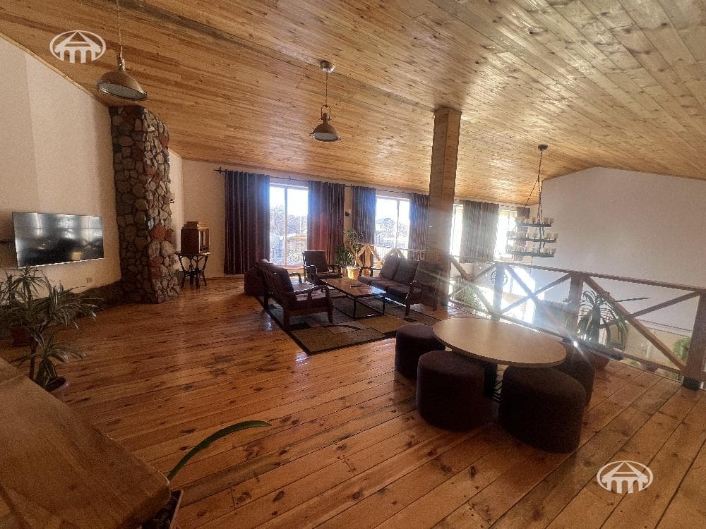 Hotel · 9 rooms · 1,200 m² · Djrvej