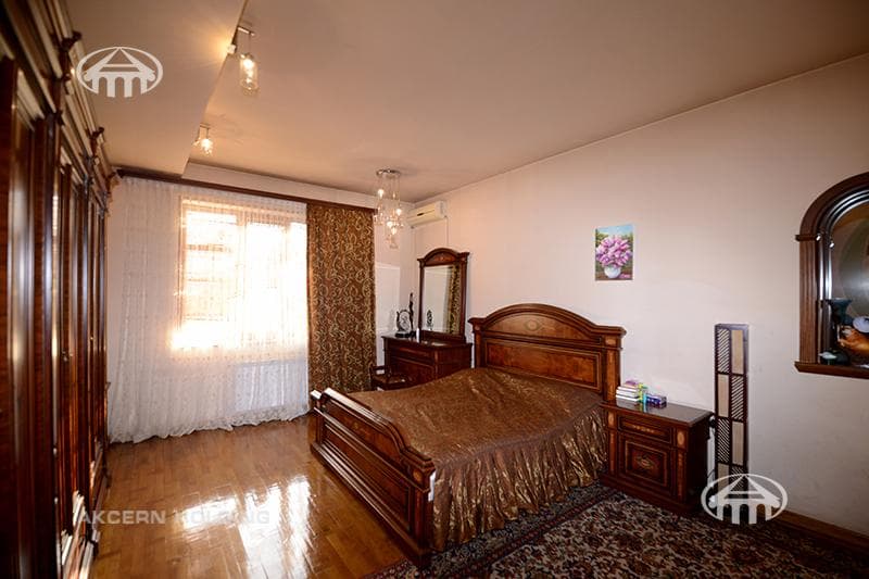 Квартира · 4 комн. · 177 м² · Кентрон