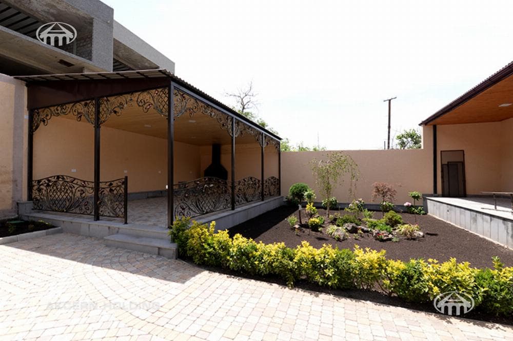 Mansion · 4 rooms · 300 m² · Nork-Marash — photo 2 / 34