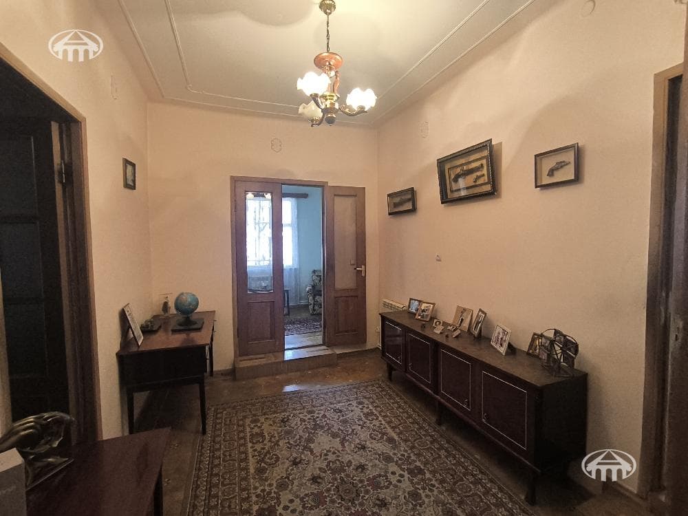 Дом · 6 комн. · 376 м² · Аван