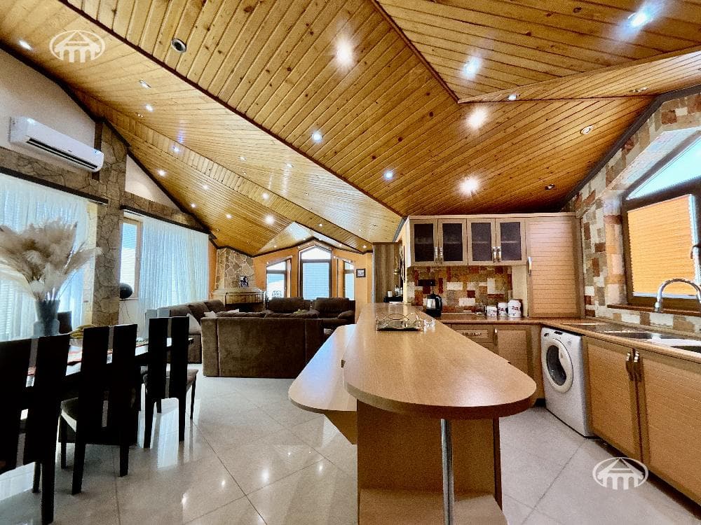 Квартира · 4 комн. · 115 м² · Кентрон