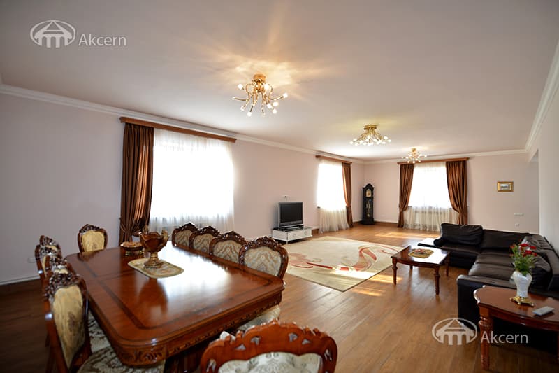 Mansion · 6 rooms · 280 m² · v. Arinj